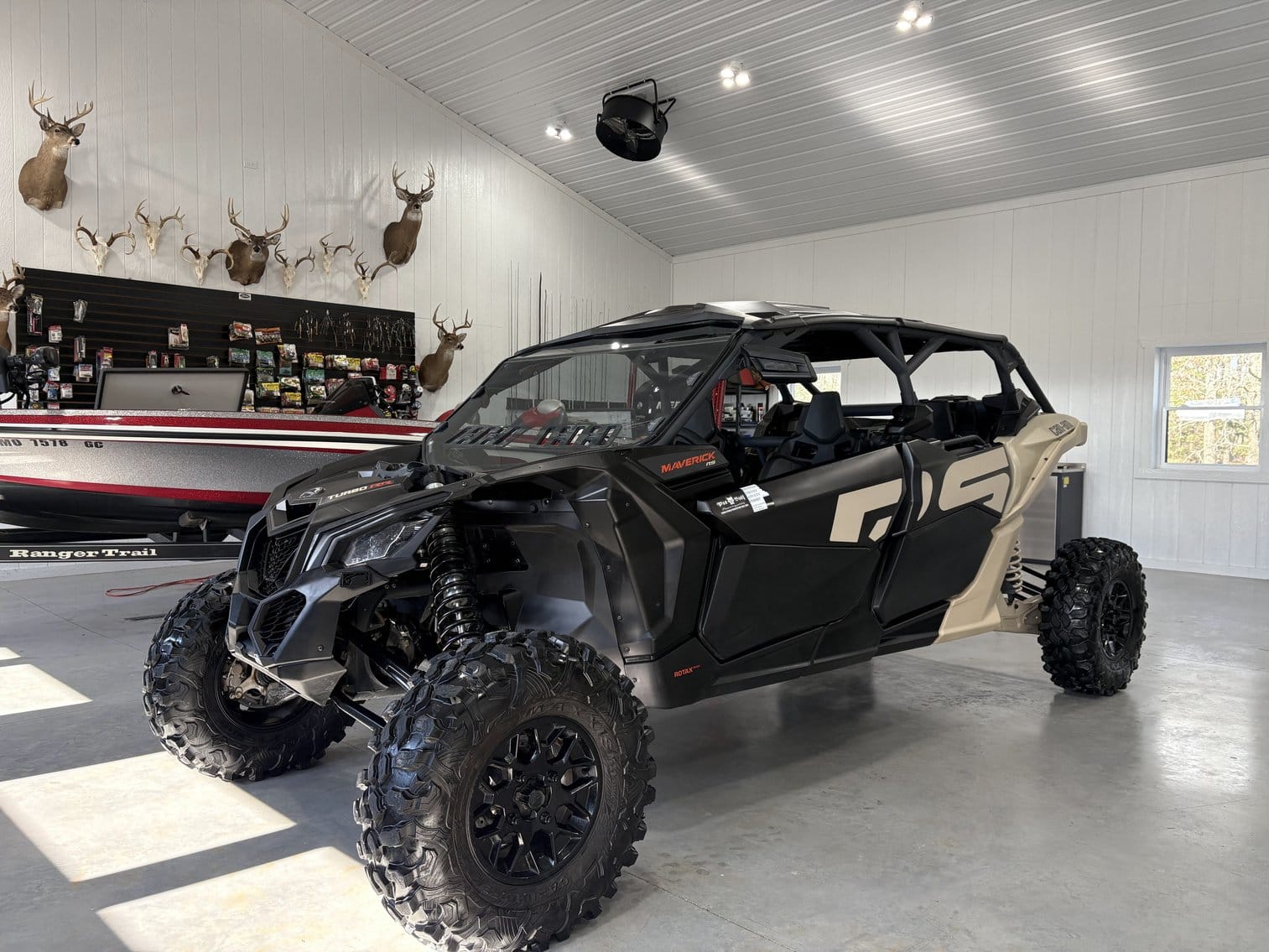 2023 Can-Am Maverick X3 Equipment Image0