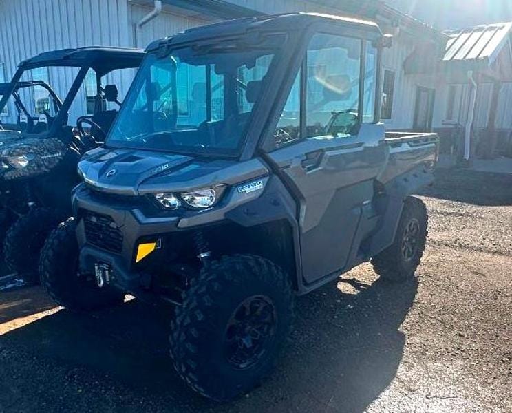 2023 Can-Am Defender HD10 Equipment Image0