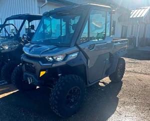 2023 Can-Am Defender HD10 Image