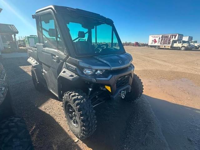 Image of Can-Am Defender HD10 equipment image 1