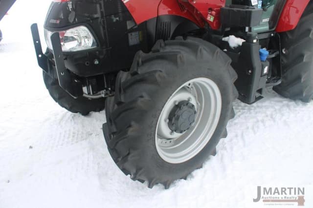 Image of Case IH Farmall 120C equipment image 4