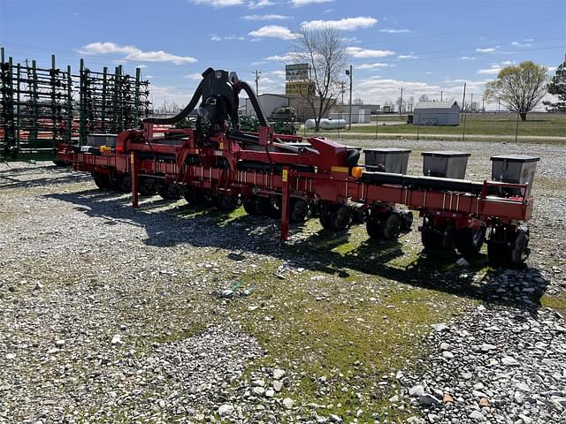 Image of Case IH 1235 equipment image 3