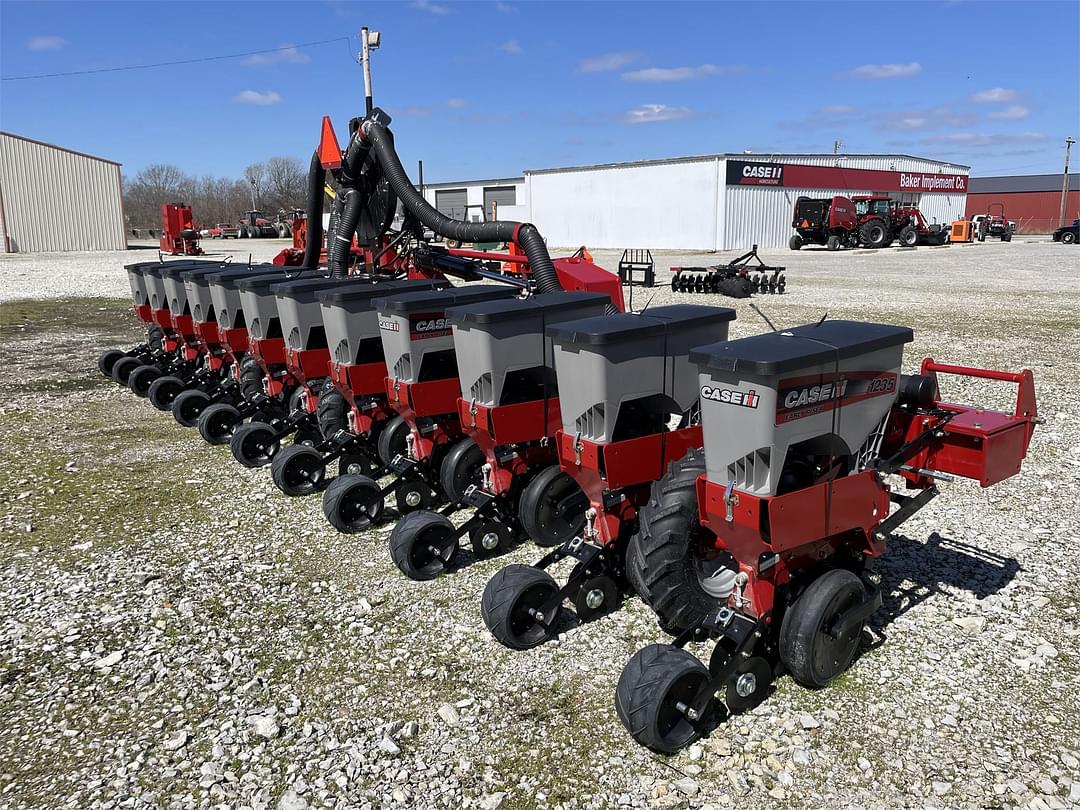 Image of Case IH 1235 Primary image