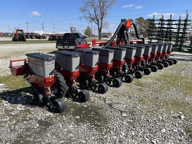 Image of Case IH 1235 equipment image 2