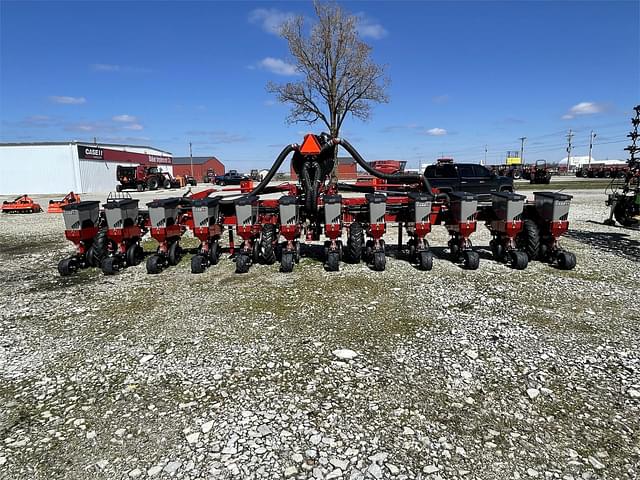 Image of Case IH 1235 equipment image 1