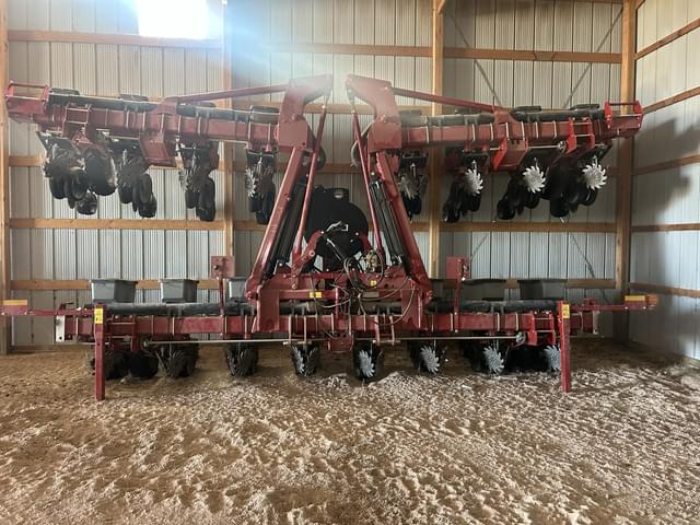 Image of Case IH 1235 equipment image 1