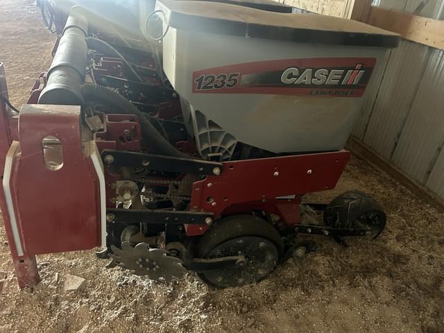 Image of Case IH 1235 equipment image 4