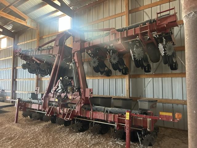 Image of Case IH 1235 equipment image 2