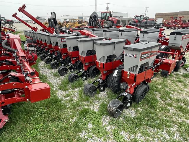 Image of Case IH 1235 equipment image 1