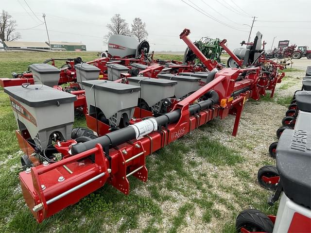 Image of Case IH 1235 equipment image 3