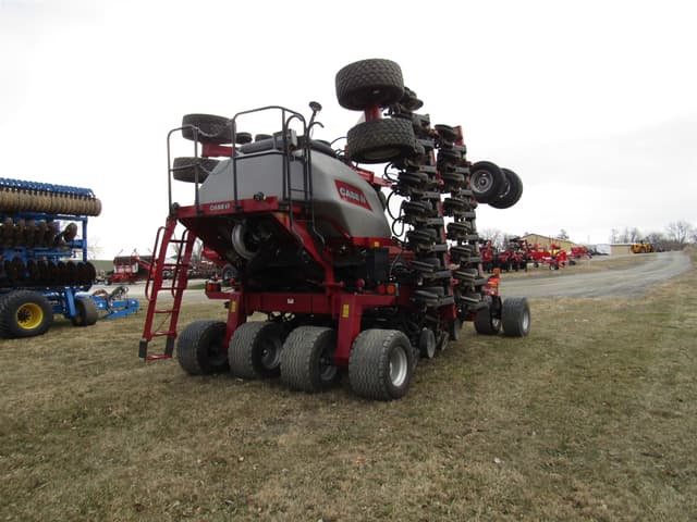 Image of Case IH 550T equipment image 4