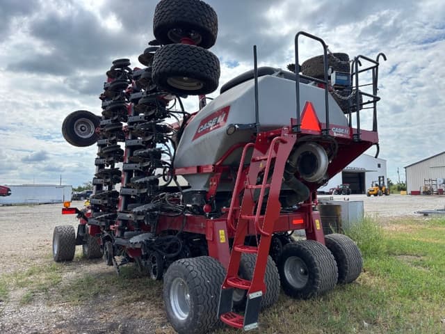 Image of Case IH 550T equipment image 3