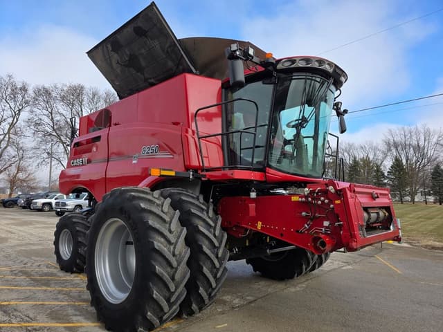 Image of Case IH 8250 equipment image 2