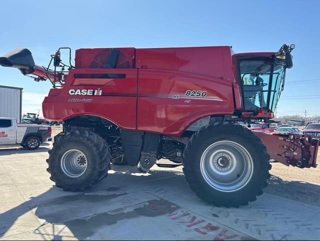 Image of Case IH 8250 equipment image 4