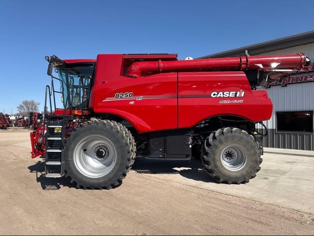 Image of Case IH 8250 equipment image 2