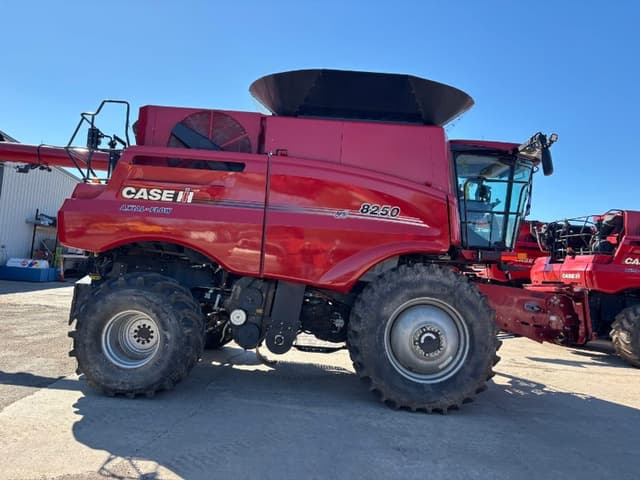 Image of Case IH 8250 equipment image 2