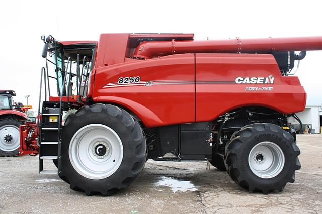 Image of Case IH 8250 equipment image 2