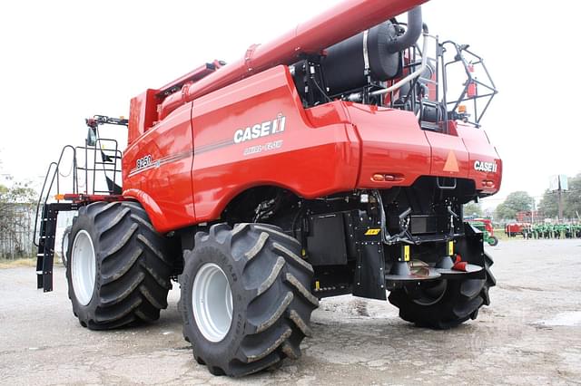 Image of Case IH 8250 equipment image 4