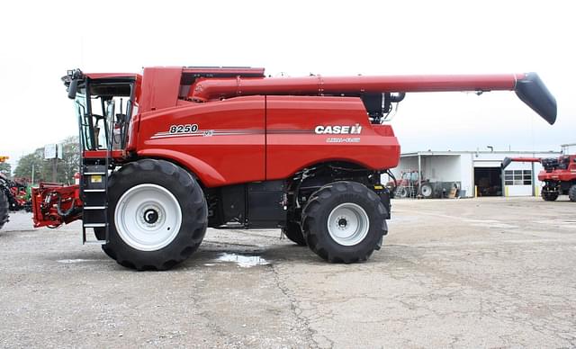 Image of Case IH 8250 equipment image 1