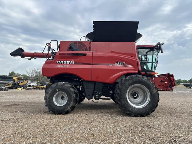 Image of Case IH 8250 equipment image 3