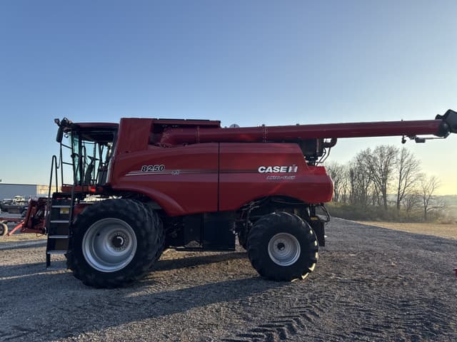 Image of Case IH 8250 equipment image 3