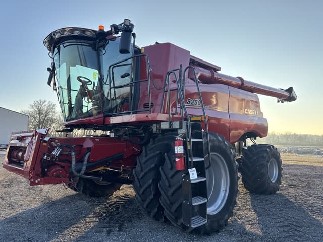Image of Case IH 8250 equipment image 2