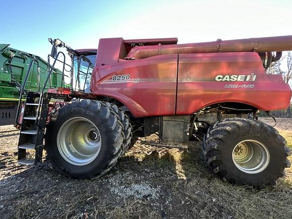 Image of Case IH 8250 equipment image 1