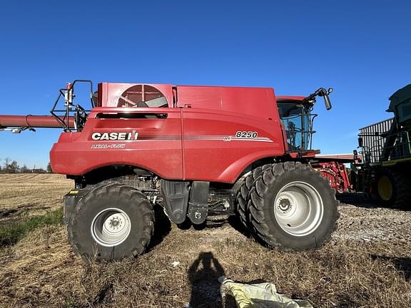 Image of Case IH 8250 equipment image 2