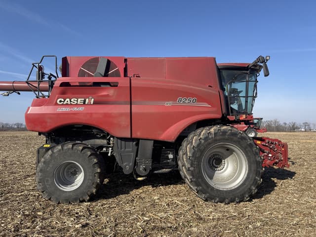 Image of Case IH 8250 equipment image 1