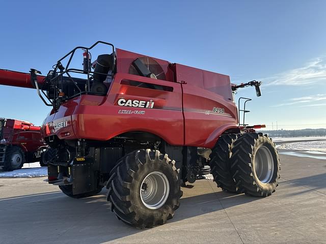 Image of Case IH 8250 equipment image 2