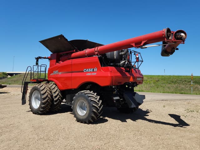 Image of Case IH 8250 equipment image 2