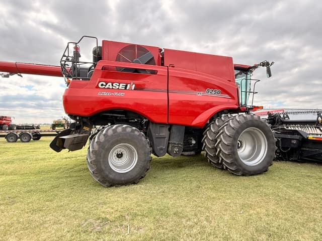 Image of Case IH 8250 equipment image 4