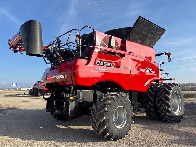 Image of Case IH 8250 equipment image 2