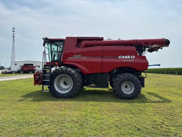 Image of Case IH 8250 equipment image 4