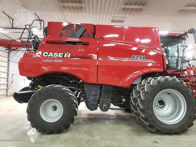 Image of Case IH 8250 equipment image 1