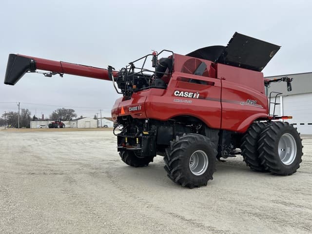 Image of Case IH 8250 equipment image 2