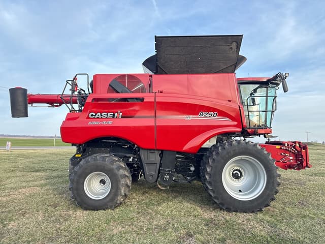 Image of Case IH 8250 equipment image 1