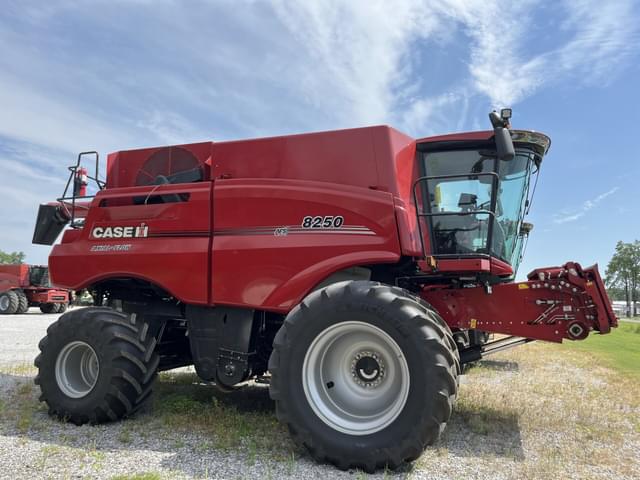 Image of Case IH 8250 equipment image 1