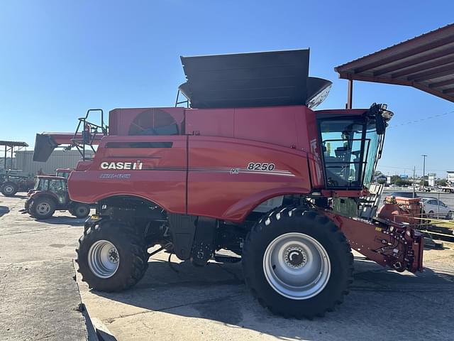 Image of Case IH 8250 equipment image 3