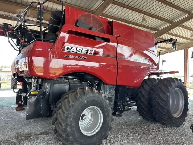 Image of Case IH 8250 equipment image 2