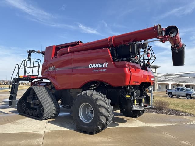 Image of Case IH 8250 equipment image 1