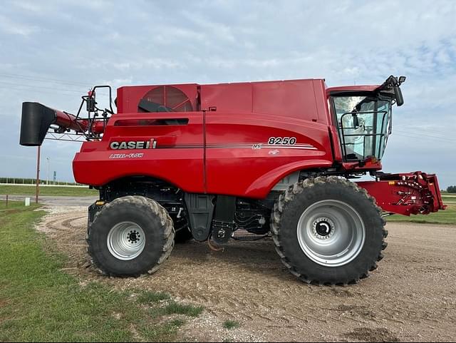 Image of Case IH 8250 equipment image 3