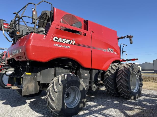 Image of Case IH 8250 equipment image 2