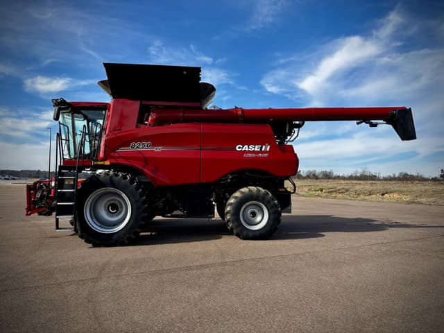 Image of Case IH 8250 equipment image 1