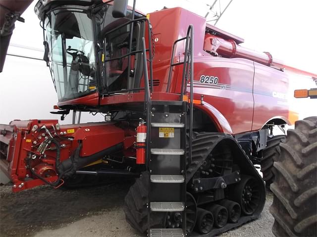 Image of Case IH 8250 equipment image 2