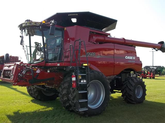 Image of Case IH 8250 equipment image 4