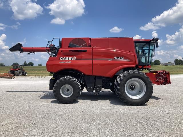 Image of Case IH 8250 equipment image 1