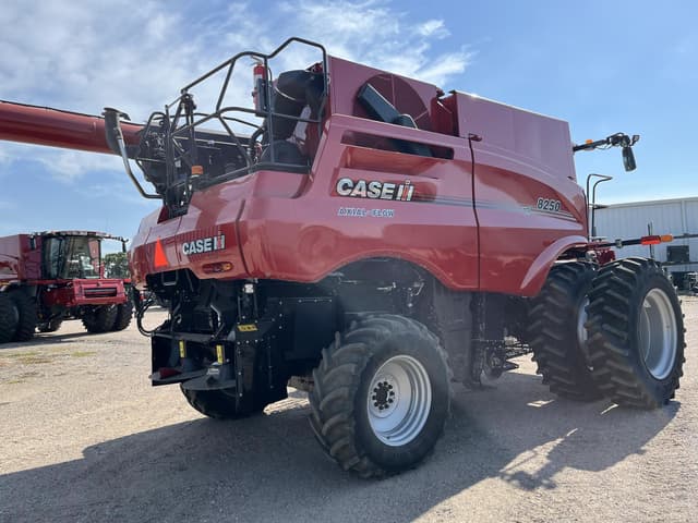 Image of Case IH 8250 equipment image 2