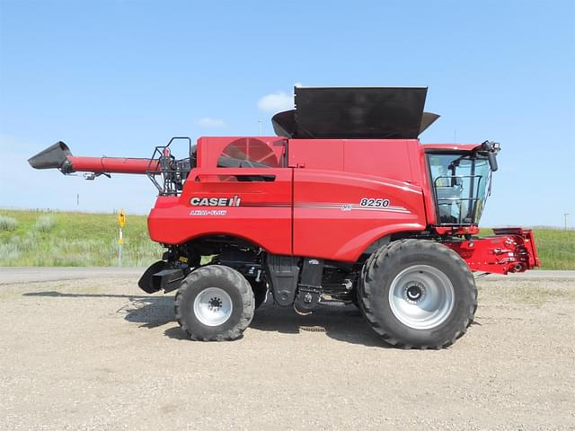 Image of Case IH 8250 equipment image 1