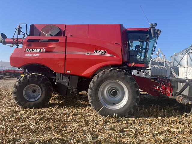 Image of Case IH 8250 equipment image 2